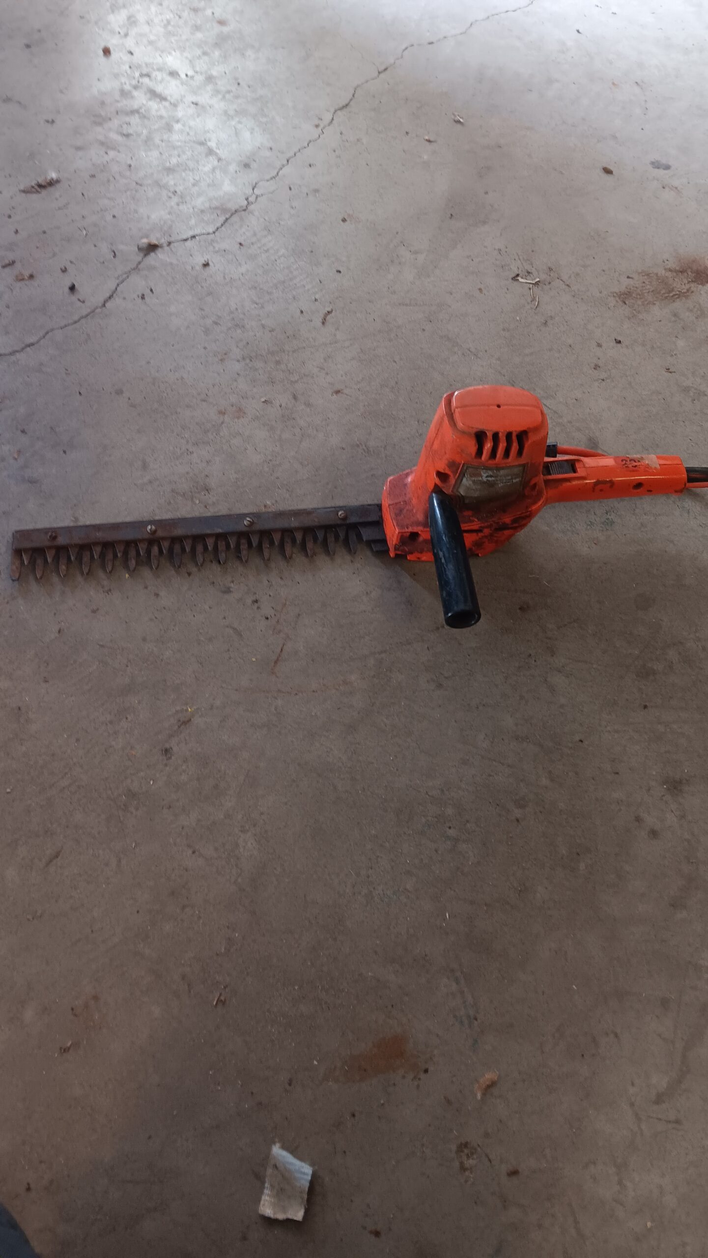 Vintage Black & Decker Electric Hedge Trimmer | Model 8100 13-Inch
