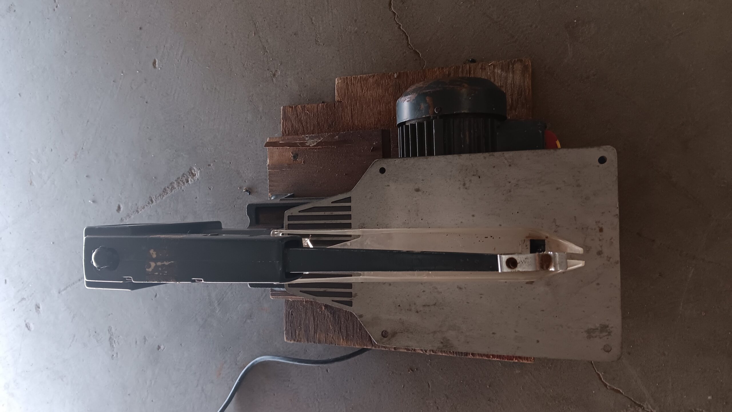 Craftsman 16" Direct Drive Scroll Saw | Variable Speed Woodworking Tool - Image 3