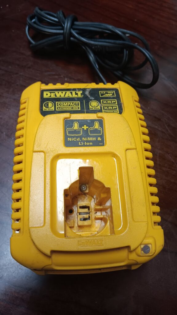 DeWalt DC9310 7.2V-18V Battery Charger | NiCd NiMH Li-Ion Fast Charge